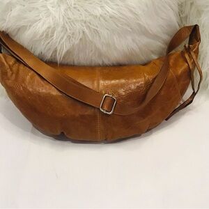 Elegant Tan Leather Shoulder Bag